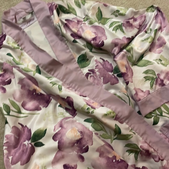 Lavender Floral robe - Picture 1 of 1